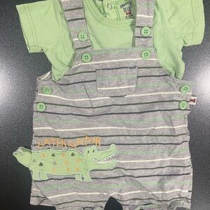 Two Piece Green Short Sleeved Onesie & Striped Overalls 6-9 mo. 🐊